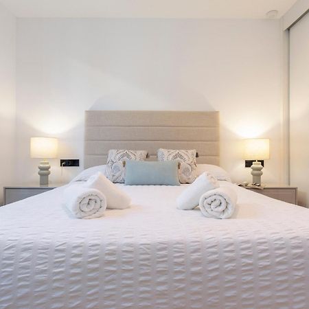 Malagueta Beach Front Luxury Apartment By Rent Me มาลากา ภายนอก รูปภาพ