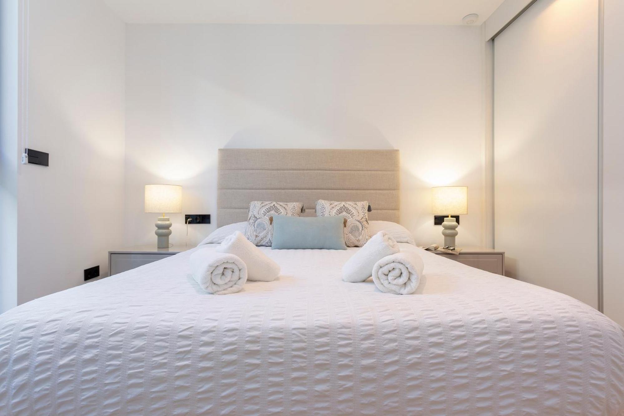 Malagueta Beach Front Luxury Apartment By Rent Me มาลากา ภายนอก รูปภาพ