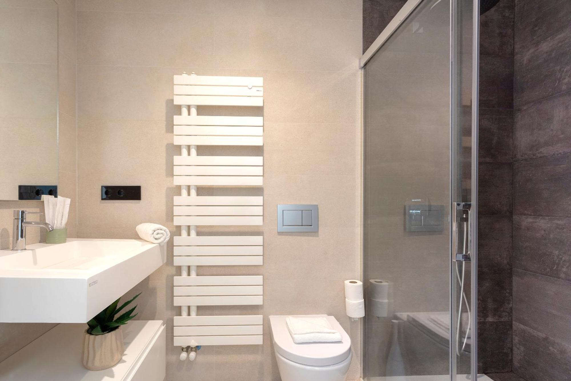 Malagueta Beach Front Luxury Apartment By Rent Me มาลากา ภายนอก รูปภาพ