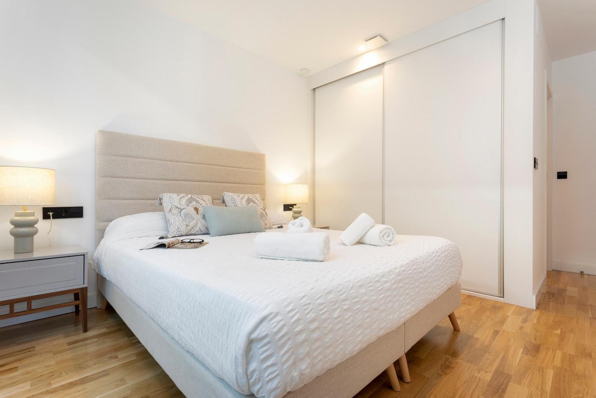 Malagueta Beach Front Luxury Apartment By Rent Me มาลากา ภายนอก รูปภาพ