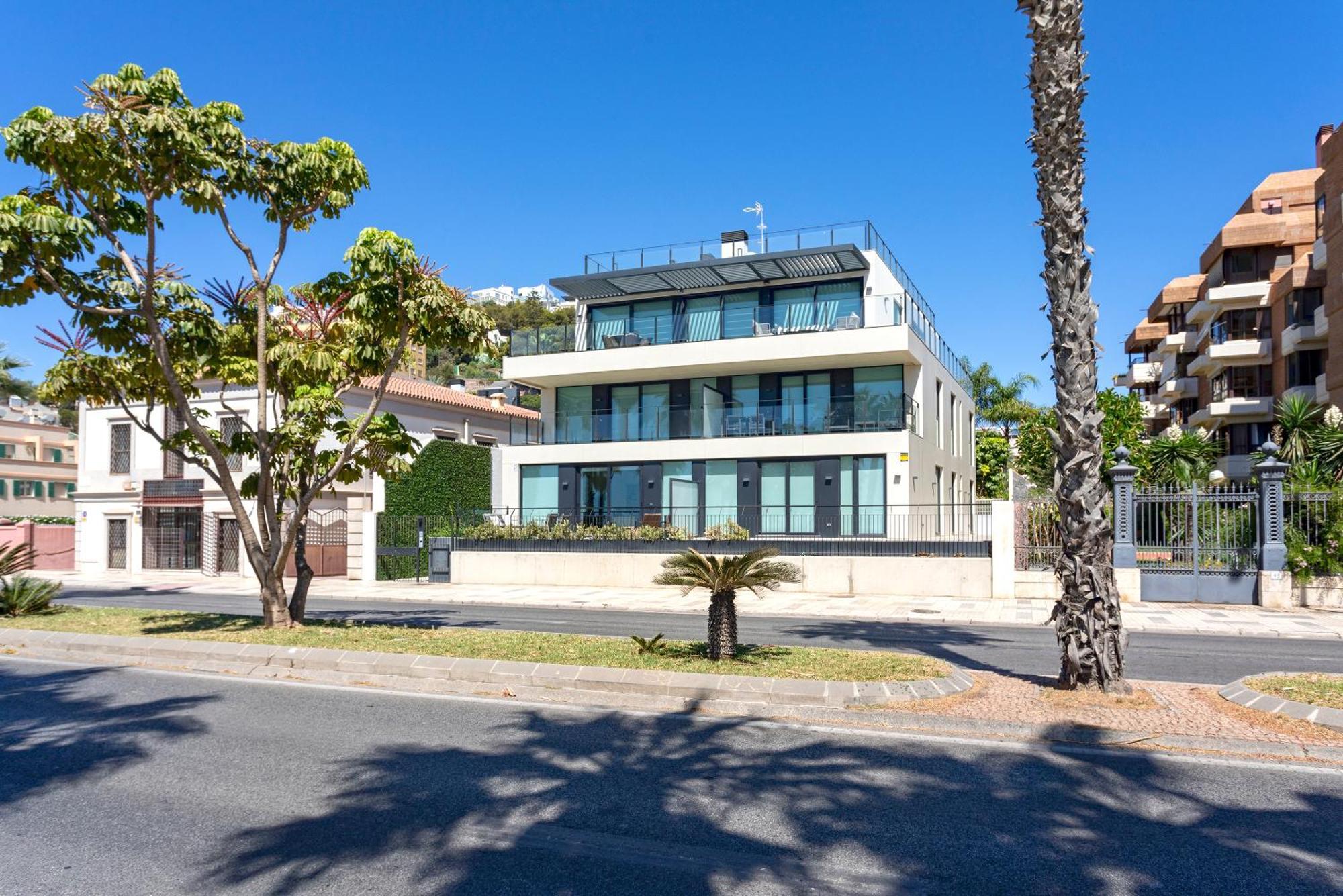 Malagueta Beach Front Luxury Apartment By Rent Me มาลากา ภายนอก รูปภาพ